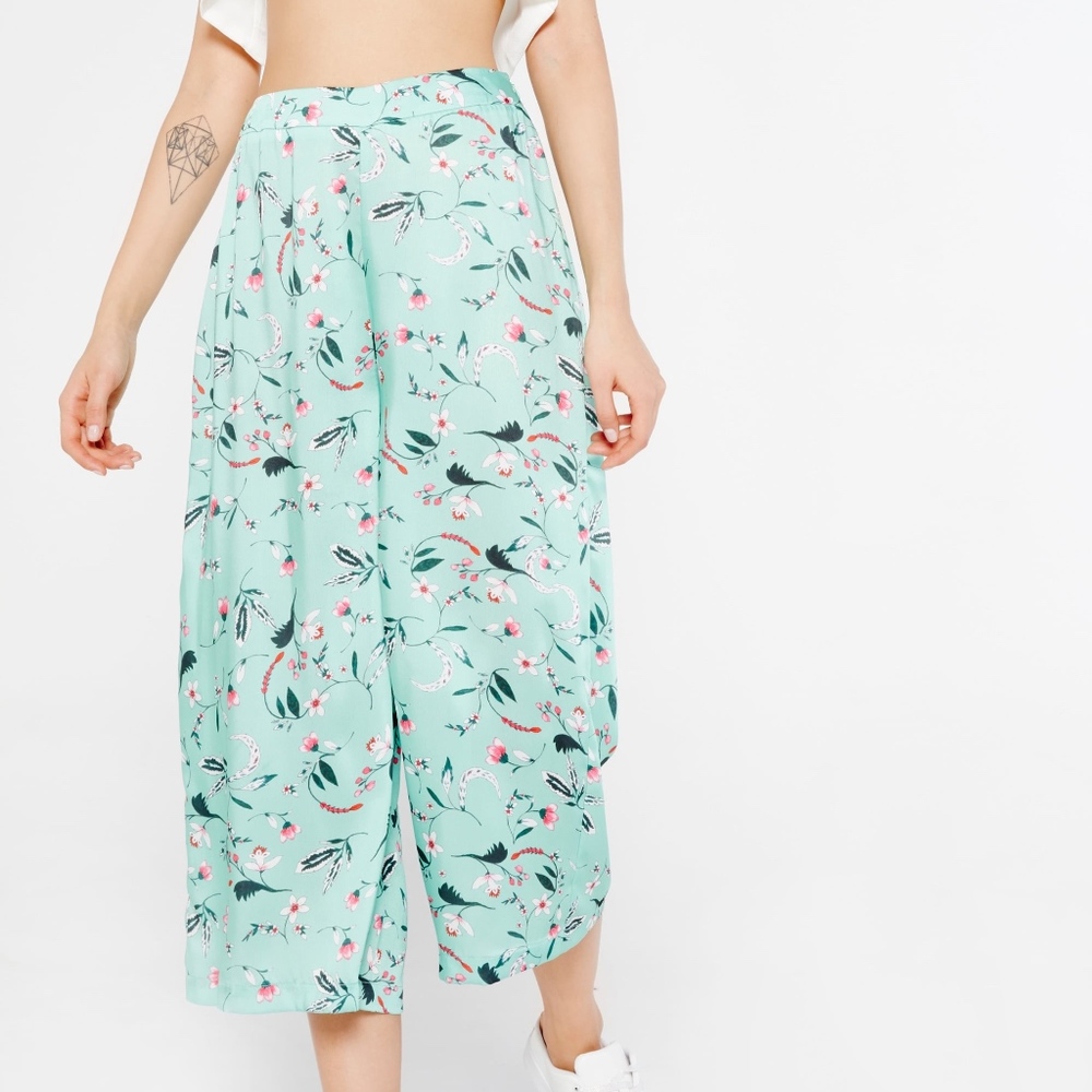 Endless Rose // NWOT Mint & floral silk culottes